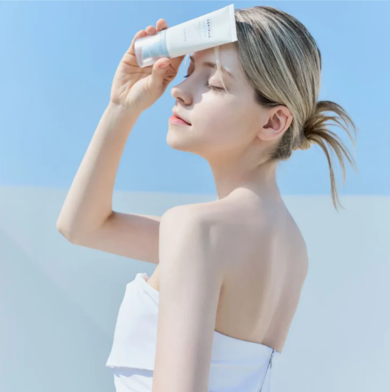 Protector Solar SKIN 1004 CENTELLA +50 FPS Acido Hialuronico crema aclaradora COREANA